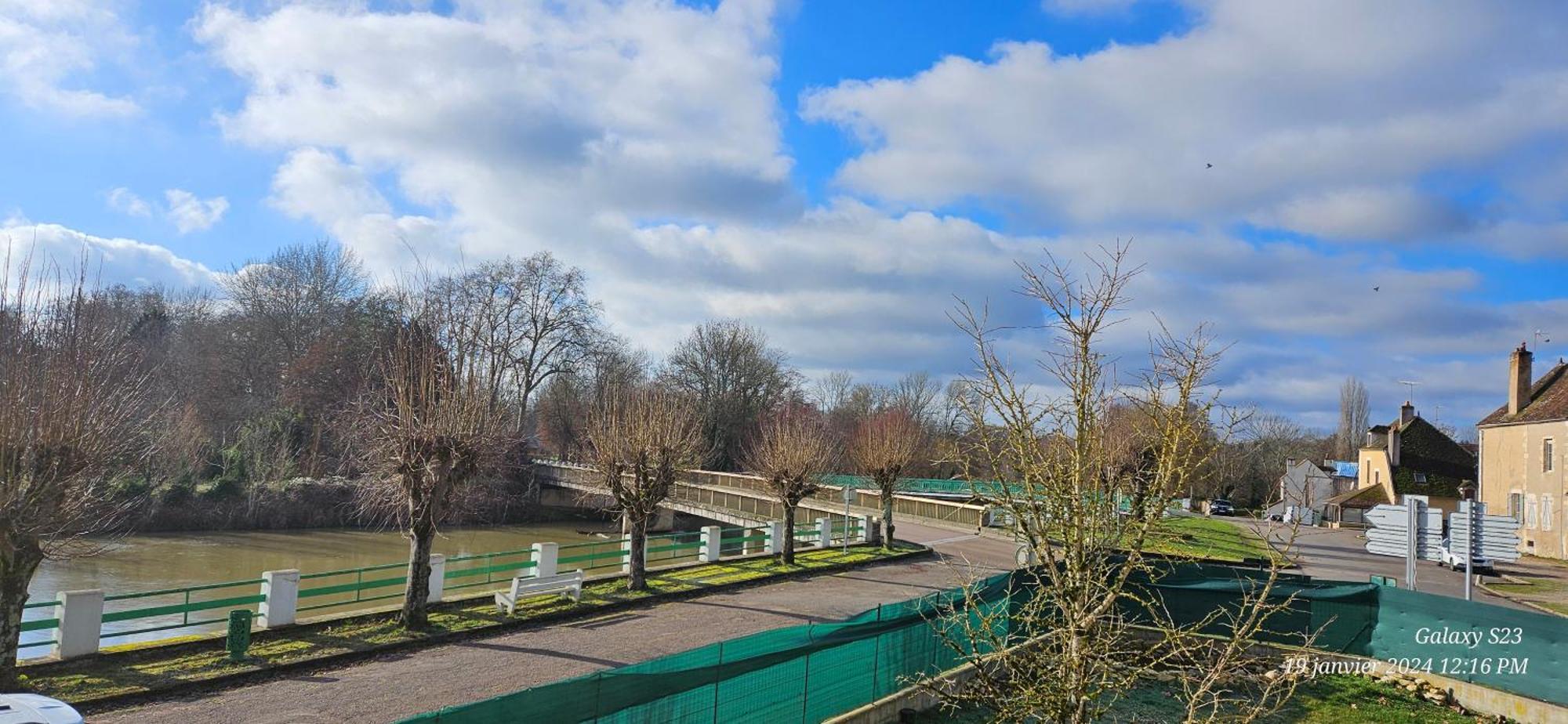 Pavillon Avec Jardin Clos Au Bord De L'Yonne Coulanges-sur-Yonne Dış mekan fotoğraf